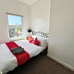 Cosy 2 Bed Apt For Families With Free Parking